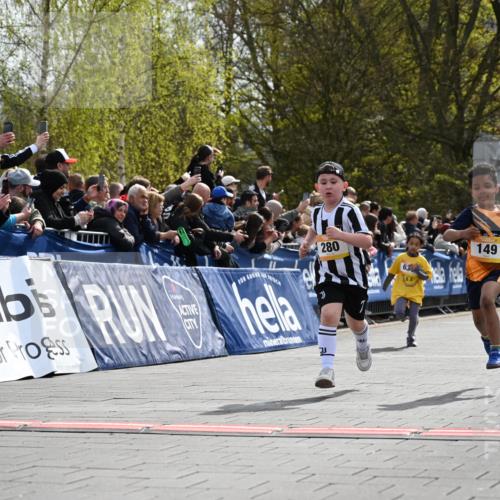 12.04.2026 - 45. Internationalen Wilhelmsburger Insellauf J. Mangold http://msf.ph/oto/9522002 12.04.2026 14:21:07 Ziel 756, 1603, 162, 280, 149, 634, 812 meine-sportfotos.de
