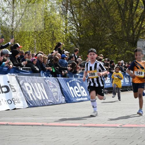 12.04.2026 - 45. Internationalen Wilhelmsburger Insellauf J. Mangold http://msf.ph/oto/9522003 12.04.2026 14:21:07 Ziel 756, 1603, 162, 280, 149, 634, 812 meine-sportfotos.de