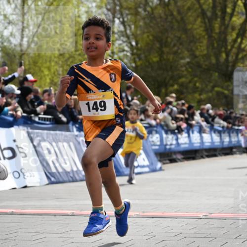 12.04.2026 - 45. Internationalen Wilhelmsburger Insellauf J. Mangold http://msf.ph/oto/9522013 12.04.2026 14:21:09 Ziel 162, 280, 149, 634, 812, 618, 241 meine-sportfotos.de