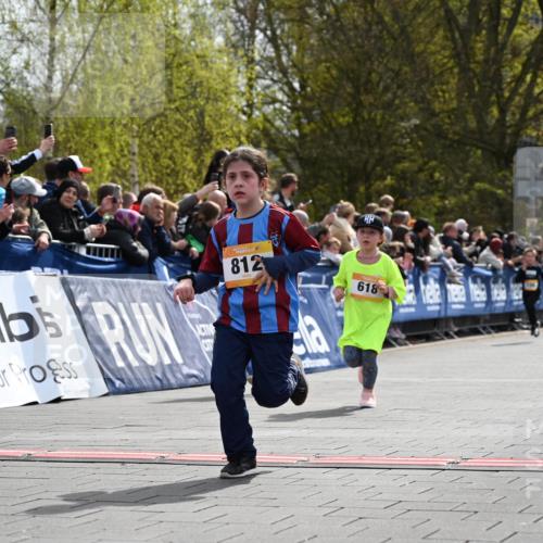 12.04.2026 - 45. Internationalen Wilhelmsburger Insellauf J. Mangold http://msf.ph/oto/9522023 12.04.2026 14:21:11 Ziel 280, 149, 634, 812, 618, 241, 306, 1001, 130, 126, 460 meine-sportfotos.de