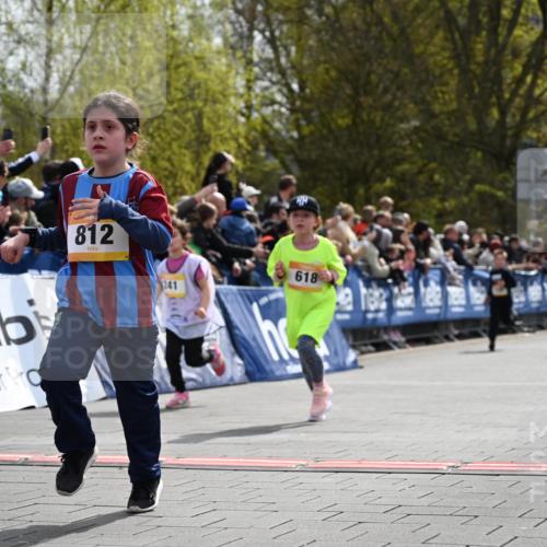 12.04.2026 - 45. Internationalen Wilhelmsburger Insellauf J. Mangold http://msf.ph/oto/9522028 12.04.2026 14:21:11 Ziel 280, 149, 634, 812, 618, 241, 306, 1001, 130, 126, 460 meine-sportfotos.de