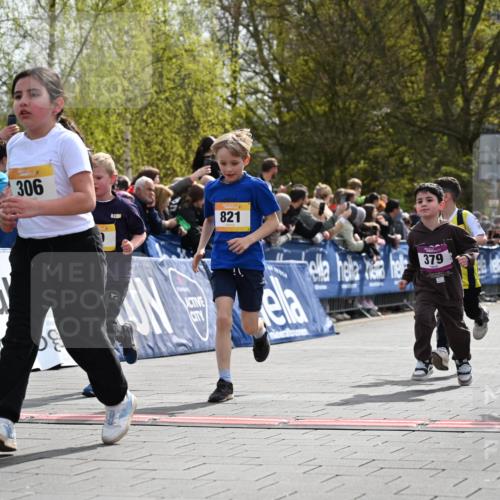 12.04.2026 - 45. Internationalen Wilhelmsburger Insellauf J. Mangold http://msf.ph/oto/9522056 12.04.2026 14:21:15 Ziel 618, 241, 306, 1001, 130, 126, 460, 821, 99, 771, 62, 768, 937, 263 meine-sportfotos.de