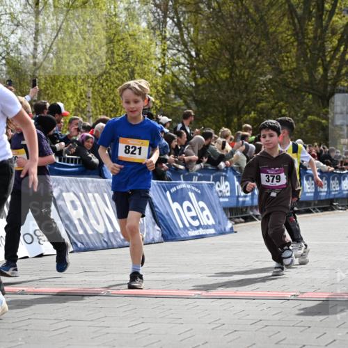 12.04.2026 - 45. Internationalen Wilhelmsburger Insellauf J. Mangold http://msf.ph/oto/9522059 12.04.2026 14:21:16 Ziel 618, 241, 306, 1001, 130, 126, 460, 821, 99, 771, 62, 768, 937, 263, 139, 1611 meine-sportfotos.de