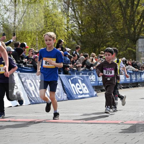 12.04.2026 - 45. Internationalen Wilhelmsburger Insellauf J. Mangold http://msf.ph/oto/9522060 12.04.2026 14:21:16 Ziel 618, 241, 306, 1001, 130, 126, 460, 821, 99, 771, 62, 768, 937, 263, 139, 1611 meine-sportfotos.de