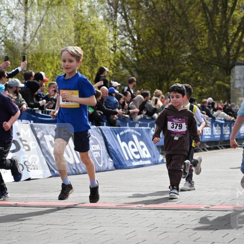 12.04.2026 - 45. Internationalen Wilhelmsburger Insellauf J. Mangold http://msf.ph/oto/9522061 12.04.2026 14:21:16 Ziel 618, 241, 306, 1001, 130, 126, 460, 821, 99, 771, 62, 768, 937, 263, 139, 1611 meine-sportfotos.de