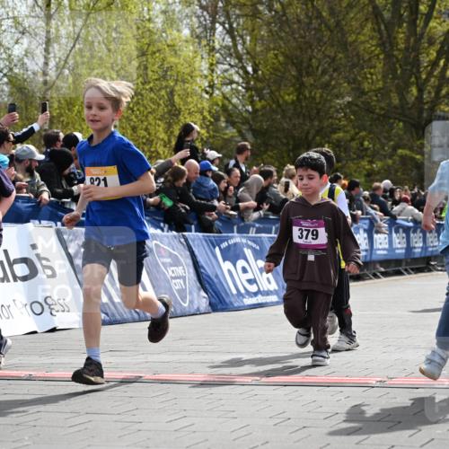 12.04.2026 - 45. Internationalen Wilhelmsburger Insellauf J. Mangold http://msf.ph/oto/9522062 12.04.2026 14:21:16 Ziel 618, 241, 306, 1001, 130, 126, 460, 821, 99, 771, 62, 768, 937, 263, 139, 1611 meine-sportfotos.de