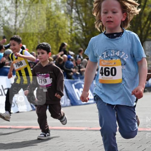 12.04.2026 - 45. Internationalen Wilhelmsburger Insellauf J. Mangold http://msf.ph/oto/9522072 12.04.2026 14:21:17 Ziel 306, 1001, 130, 126, 460, 821, 99, 771, 62, 768, 937, 263, 139, 1611, 629 meine-sportfotos.de