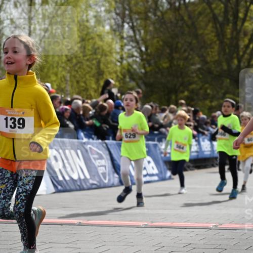 12.04.2026 - 45. Internationalen Wilhelmsburger Insellauf J. Mangold http://msf.ph/oto/9522090 12.04.2026 14:21:21 Ziel 937, 263, 139, 1611, 629, 566, 564, 607, 980, 1630, 991, 302 meine-sportfotos.de