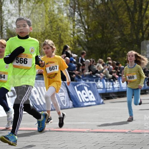 12.04.2026 - 45. Internationalen Wilhelmsburger Insellauf J. Mangold http://msf.ph/oto/9522099 12.04.2026 14:21:23 Ziel 937, 263, 139, 1611, 629, 566, 564, 607, 980, 1630, 991, 302, 562, 309, 282 meine-sportfotos.de