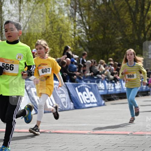 12.04.2026 - 45. Internationalen Wilhelmsburger Insellauf J. Mangold http://msf.ph/oto/9522100 12.04.2026 14:21:23 Ziel 937, 263, 139, 1611, 629, 566, 564, 607, 980, 1630, 991, 302, 562, 309, 282 meine-sportfotos.de