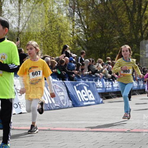 12.04.2026 - 45. Internationalen Wilhelmsburger Insellauf J. Mangold http://msf.ph/oto/9522101 12.04.2026 14:21:23 Ziel 937, 263, 139, 1611, 629, 566, 564, 607, 980, 1630, 991, 302, 562, 309, 282 meine-sportfotos.de