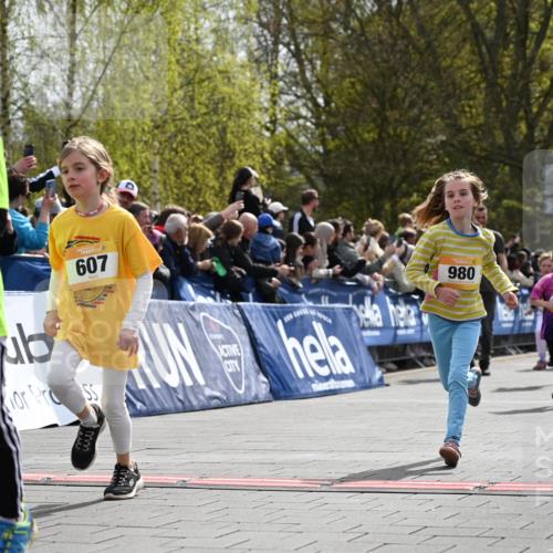 12.04.2026 - 45. Internationalen Wilhelmsburger Insellauf J. Mangold http://msf.ph/oto/9522102 12.04.2026 14:21:23 Ziel 937, 263, 139, 1611, 629, 566, 564, 607, 980, 1630, 991, 302, 562, 309, 282 meine-sportfotos.de