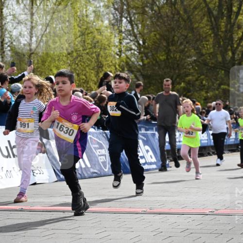 12.04.2026 - 45. Internationalen Wilhelmsburger Insellauf J. Mangold http://msf.ph/oto/9522129 12.04.2026 14:21:25 Ziel 629, 566, 564, 607, 980, 1630, 991, 302, 562, 309, 282, 528, 797, 984, 811, 128, 828 meine-sportfotos.de