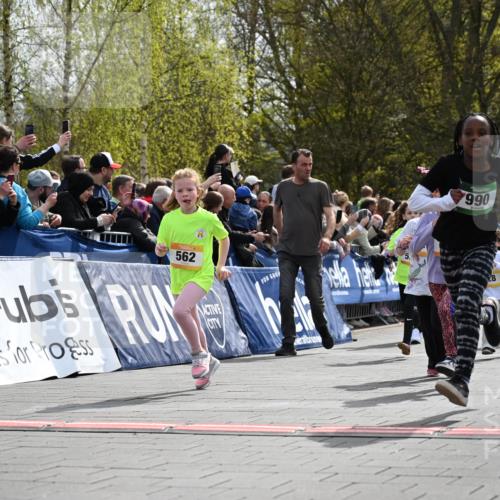 12.04.2026 - 45. Internationalen Wilhelmsburger Insellauf J. Mangold http://msf.ph/oto/9522134 12.04.2026 14:21:26 Ziel 566, 564, 607, 980, 1630, 991, 302, 562, 309, 282, 528, 797, 984, 811, 128, 828, 1005 meine-sportfotos.de