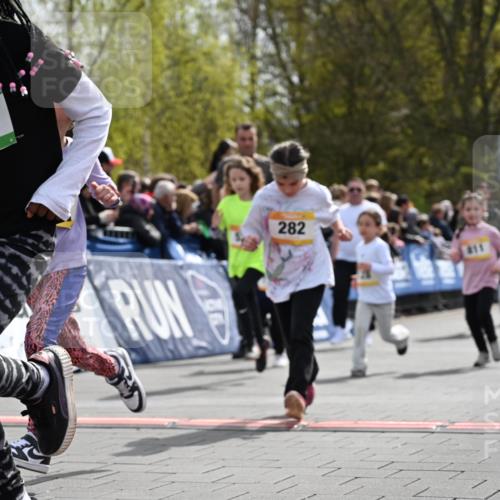 12.04.2026 - 45. Internationalen Wilhelmsburger Insellauf J. Mangold http://msf.ph/oto/9522146 12.04.2026 14:21:28 Ziel 1630, 991, 302, 562, 309, 282, 528, 797, 984, 811, 128, 828, 1005, 925, 253, 988, 964 meine-sportfotos.de