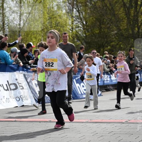 12.04.2026 - 45. Internationalen Wilhelmsburger Insellauf J. Mangold http://msf.ph/oto/9522149 12.04.2026 14:21:28 Ziel 1630, 991, 302, 562, 309, 282, 528, 797, 984, 811, 128, 828, 1005, 925, 253, 988, 964 meine-sportfotos.de