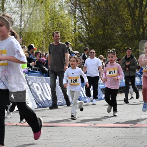 12.04.2026 - 45. Internationalen Wilhelmsburger Insellauf J. Mangold http://msf.ph/oto/9522154 12.04.2026 14:21:29 Ziel 1630, 991, 302, 562, 309, 282, 528, 797, 984, 811, 128, 828, 1005, 925, 253, 988, 964 meine-sportfotos.de