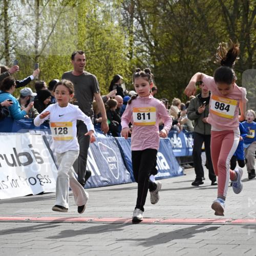 12.04.2026 - 45. Internationalen Wilhelmsburger Insellauf J. Mangold http://msf.ph/oto/9522157 12.04.2026 14:21:29 Ziel 1630, 991, 302, 562, 309, 282, 528, 797, 984, 811, 128, 828, 1005, 925, 253, 988, 964 meine-sportfotos.de