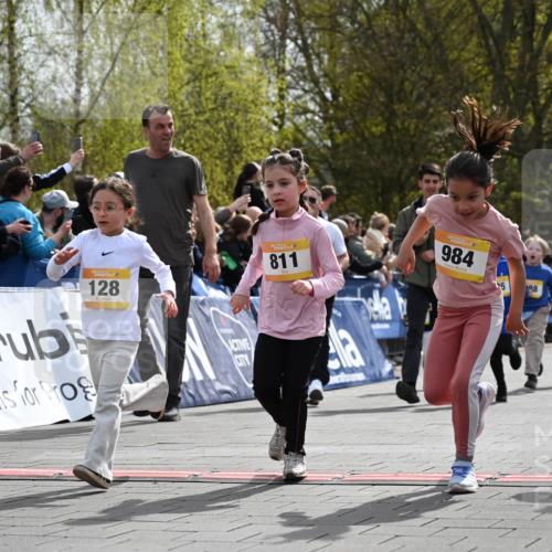 12.04.2026 - 45. Internationalen Wilhelmsburger Insellauf J. Mangold http://msf.ph/oto/9522158 12.04.2026 14:21:29 Ziel 1630, 991, 302, 562, 309, 282, 528, 797, 984, 811, 128, 828, 1005, 925, 253, 988, 964 meine-sportfotos.de