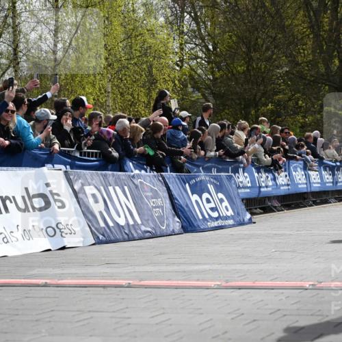 12.04.2026 - 45. Internationalen Wilhelmsburger Insellauf J. Mangold http://msf.ph/oto/9522178 12.04.2026 14:21:34 Ziel 1005, 925, 253, 988, 964, 972, 1627, 951, 260 meine-sportfotos.de