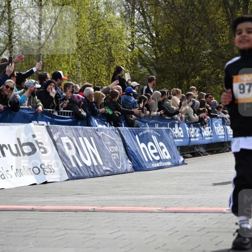 12.04.2026 - 45. Internationalen Wilhelmsburger Insellauf J. Mangold http://msf.ph/oto/9522183 12.04.2026 14:21:35 Ziel 925, 253, 988, 964, 972, 1627, 951, 260, 957, 823 meine-sportfotos.de
