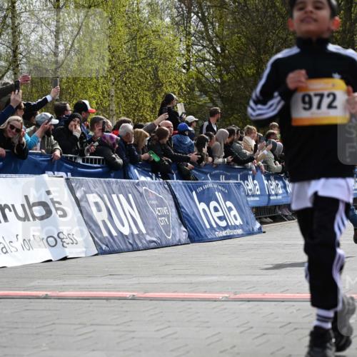 12.04.2026 - 45. Internationalen Wilhelmsburger Insellauf J. Mangold http://msf.ph/oto/9522186 12.04.2026 14:21:35 Ziel 925, 253, 988, 964, 972, 1627, 951, 260, 957, 823 meine-sportfotos.de
