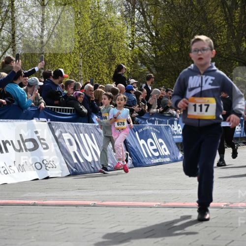 12.04.2026 - 45. Internationalen Wilhelmsburger Insellauf J. Mangold http://msf.ph/oto/9522205 12.04.2026 14:21:41 Ziel 260, 957, 823, 117, 558, 267, 657, 698, 678, 279, 960, 838 meine-sportfotos.de
