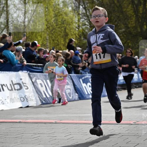 12.04.2026 - 45. Internationalen Wilhelmsburger Insellauf J. Mangold http://msf.ph/oto/9522208 12.04.2026 14:21:41 Ziel 260, 957, 823, 117, 558, 267, 657, 698, 678, 279, 960, 838 meine-sportfotos.de