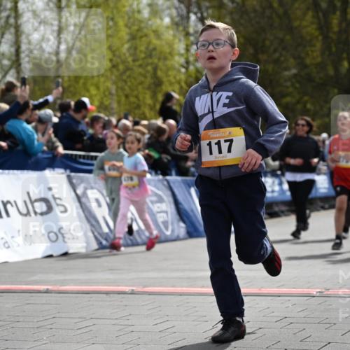 12.04.2026 - 45. Internationalen Wilhelmsburger Insellauf J. Mangold http://msf.ph/oto/9522209 12.04.2026 14:21:41 Ziel 260, 957, 823, 117, 558, 267, 657, 698, 678, 279, 960, 838 meine-sportfotos.de