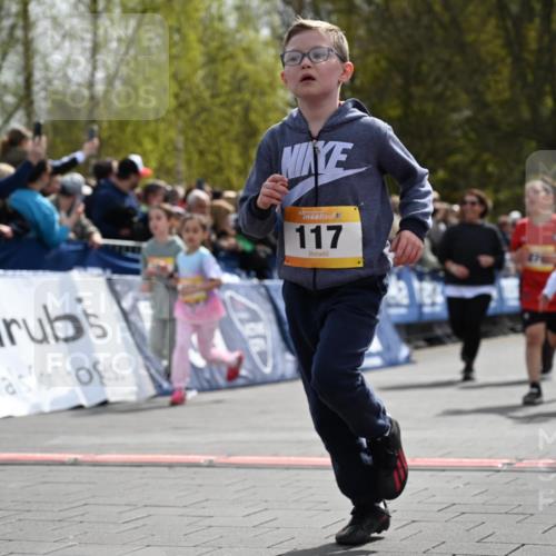 12.04.2026 - 45. Internationalen Wilhelmsburger Insellauf J. Mangold http://msf.ph/oto/9522210 12.04.2026 14:21:41 Ziel 260, 957, 823, 117, 558, 267, 657, 698, 678, 279, 960, 838 meine-sportfotos.de
