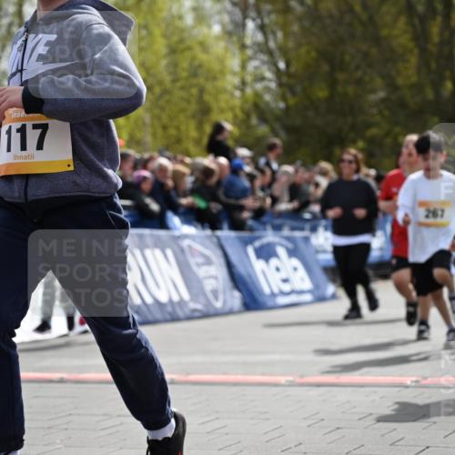 12.04.2026 - 45. Internationalen Wilhelmsburger Insellauf J. Mangold http://msf.ph/oto/9522212 12.04.2026 14:21:41 Ziel 260, 957, 823, 117, 558, 267, 657, 698, 678, 279, 960, 838 meine-sportfotos.de