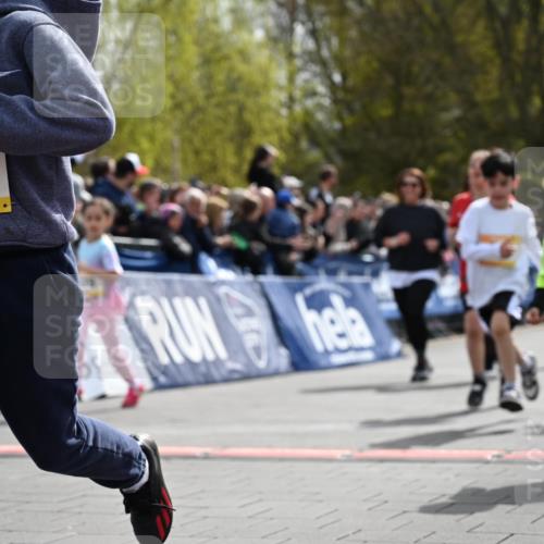 12.04.2026 - 45. Internationalen Wilhelmsburger Insellauf J. Mangold http://msf.ph/oto/9522213 12.04.2026 14:21:41 Ziel 260, 957, 823, 117, 558, 267, 657, 698, 678, 279, 960, 838 meine-sportfotos.de