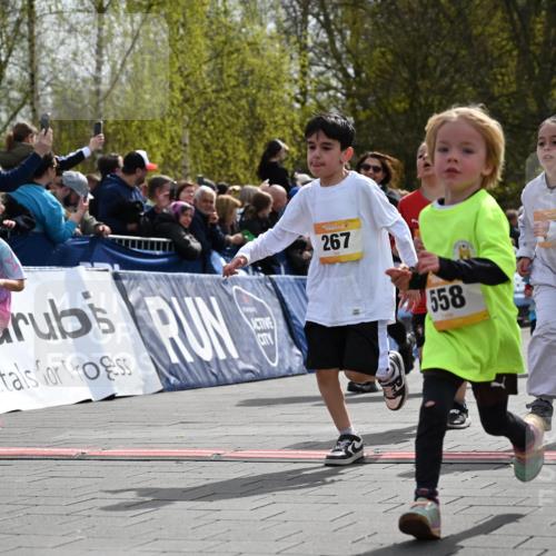 12.04.2026 - 45. Internationalen Wilhelmsburger Insellauf J. Mangold http://msf.ph/oto/9522215 12.04.2026 14:21:42 Ziel 957, 823, 117, 558, 267, 657, 698, 678, 279, 960, 838, 234, 111 meine-sportfotos.de