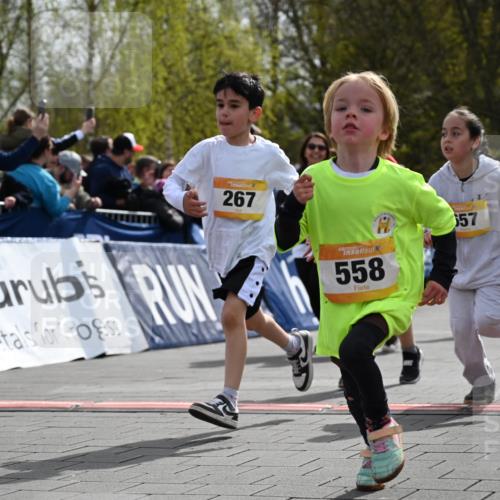 12.04.2026 - 45. Internationalen Wilhelmsburger Insellauf J. Mangold http://msf.ph/oto/9522217 12.04.2026 14:21:42 Ziel 957, 823, 117, 558, 267, 657, 698, 678, 279, 960, 838, 234, 111 meine-sportfotos.de