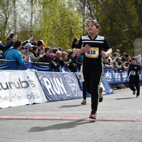 12.04.2026 - 45. Internationalen Wilhelmsburger Insellauf J. Mangold http://msf.ph/oto/9522222 12.04.2026 14:21:46 Ziel 657, 698, 678, 279, 960, 838, 234, 111, 66, 136, 729, 769, 646, 159, 1622, 317, 283, 134 meine-sportfotos.de
