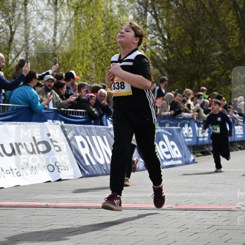 12.04.2026 - 45. Internationalen Wilhelmsburger Insellauf J. Mangold http://msf.ph/oto/9522225 12.04.2026 14:21:46 Ziel 657, 698, 678, 279, 960, 838, 234, 111, 66, 136, 729, 769, 646, 159, 1622, 317, 283, 134 meine-sportfotos.de