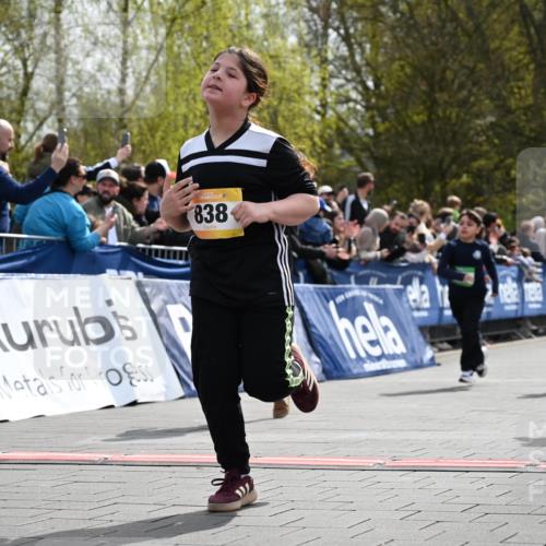 12.04.2026 - 45. Internationalen Wilhelmsburger Insellauf J. Mangold http://msf.ph/oto/9522227 12.04.2026 14:21:46 Ziel 657, 698, 678, 279, 960, 838, 234, 111, 66, 136, 729, 769, 646, 159, 1622, 317, 283, 134 meine-sportfotos.de