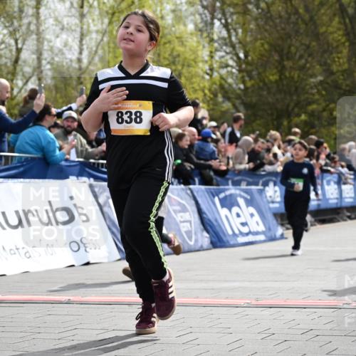 12.04.2026 - 45. Internationalen Wilhelmsburger Insellauf J. Mangold http://msf.ph/oto/9522228 12.04.2026 14:21:46 Ziel 657, 698, 678, 279, 960, 838, 234, 111, 66, 136, 729, 769, 646, 159, 1622, 317, 283, 134 meine-sportfotos.de