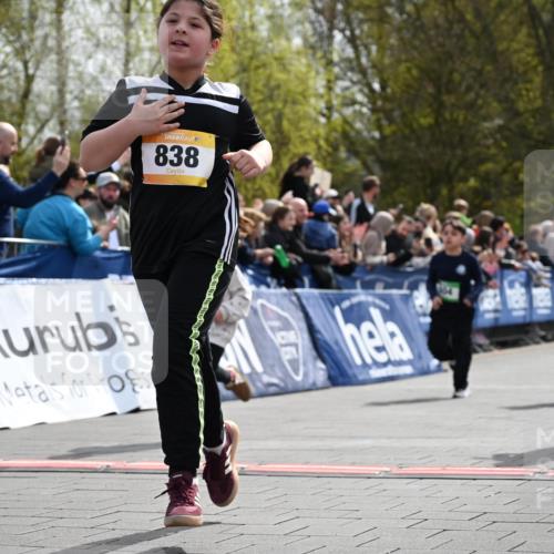 12.04.2026 - 45. Internationalen Wilhelmsburger Insellauf J. Mangold http://msf.ph/oto/9522229 12.04.2026 14:21:46 Ziel 657, 698, 678, 279, 960, 838, 234, 111, 66, 136, 729, 769, 646, 159, 1622, 317, 283, 134 meine-sportfotos.de