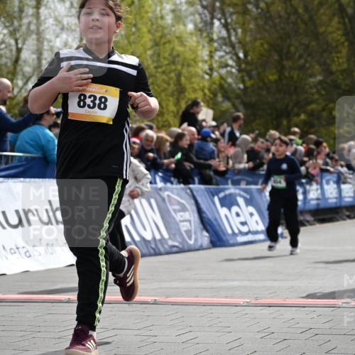 12.04.2026 - 45. Internationalen Wilhelmsburger Insellauf J. Mangold http://msf.ph/oto/9522230 12.04.2026 14:21:46 Ziel 657, 698, 678, 279, 960, 838, 234, 111, 66, 136, 729, 769, 646, 159, 1622, 317, 283, 134 meine-sportfotos.de