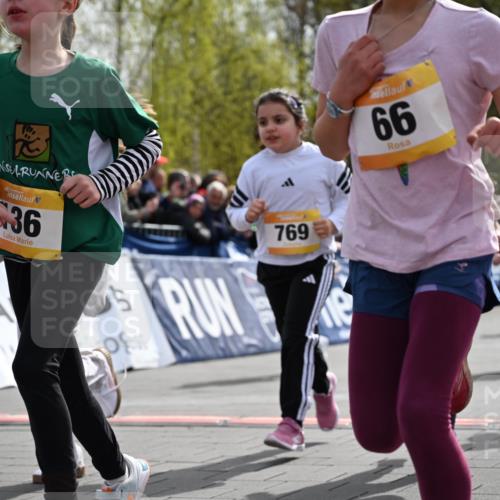 12.04.2026 - 45. Internationalen Wilhelmsburger Insellauf J. Mangold http://msf.ph/oto/9522252 12.04.2026 14:21:49 Ziel 838, 234, 111, 66, 136, 729, 769, 646, 159, 1622, 317, 283, 134, 316, 792, 763, 255, 65, 1617 meine-sportfotos.de
