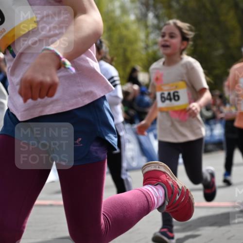 12.04.2026 - 45. Internationalen Wilhelmsburger Insellauf J. Mangold http://msf.ph/oto/9522255 12.04.2026 14:21:49 Ziel 838, 234, 111, 66, 136, 729, 769, 646, 159, 1622, 317, 283, 134, 316, 792, 763, 255, 65, 1617 meine-sportfotos.de