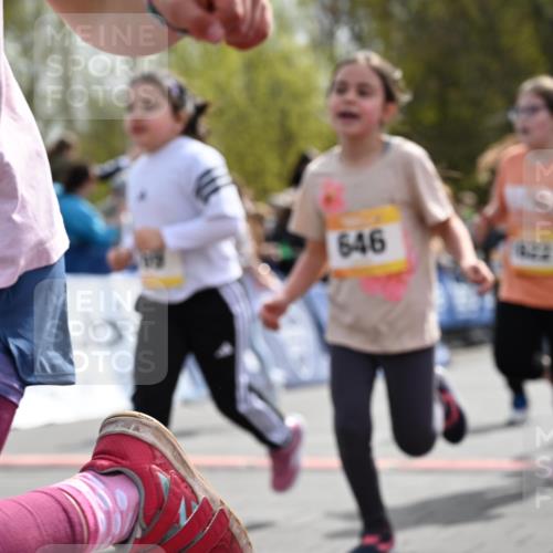12.04.2026 - 45. Internationalen Wilhelmsburger Insellauf J. Mangold http://msf.ph/oto/9522256 12.04.2026 14:21:49 Ziel 838, 234, 111, 66, 136, 729, 769, 646, 159, 1622, 317, 283, 134, 316, 792, 763, 255, 65, 1617 meine-sportfotos.de