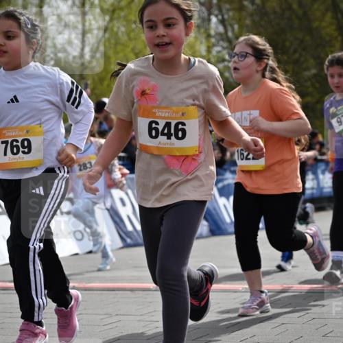 12.04.2026 - 45. Internationalen Wilhelmsburger Insellauf J. Mangold http://msf.ph/oto/9522259 12.04.2026 14:21:49 Ziel 838, 234, 111, 66, 136, 729, 769, 646, 159, 1622, 317, 283, 134, 316, 792, 763, 255, 65, 1617 meine-sportfotos.de