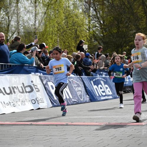 12.04.2026 - 45. Internationalen Wilhelmsburger Insellauf J. Mangold http://msf.ph/oto/9522264 12.04.2026 14:21:51 Ziel 66, 136, 729, 769, 646, 159, 1622, 317, 283, 134, 316, 792, 763, 255, 65, 1617, 969, 799, 974, 482 meine-sportfotos.de