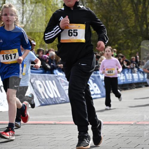 12.04.2026 - 45. Internationalen Wilhelmsburger Insellauf J. Mangold http://msf.ph/oto/9522294 12.04.2026 14:21:54 Ziel 134, 316, 792, 763, 255, 65, 1617, 969, 799, 974, 482, 236, 810, 488, 814 meine-sportfotos.de