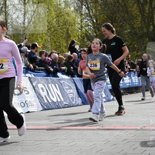 12.04.2026 - 45. Internationalen Wilhelmsburger Insellauf J. Mangold http://msf.ph/oto/9522302 12.04.2026 14:21:56 Ziel 763, 255, 65, 1617, 969, 799, 974, 482, 236, 810, 488, 814, 95, 409, 595 meine-sportfotos.de