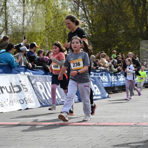 12.04.2026 - 45. Internationalen Wilhelmsburger Insellauf J. Mangold http://msf.ph/oto/9522307 12.04.2026 14:21:57 Ziel 255, 65, 1617, 969, 799, 974, 482, 236, 810, 488, 814, 95, 409, 595, 673 meine-sportfotos.de