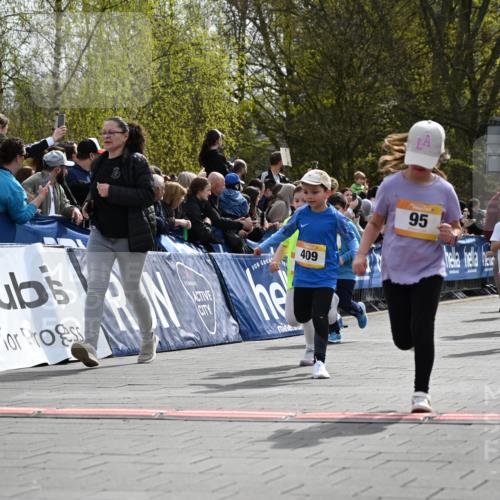 12.04.2026 - 45. Internationalen Wilhelmsburger Insellauf J. Mangold http://msf.ph/oto/9522317 12.04.2026 14:21:59 Ziel 974, 482, 236, 810, 488, 814, 95, 409, 595, 673, 924, 824 meine-sportfotos.de