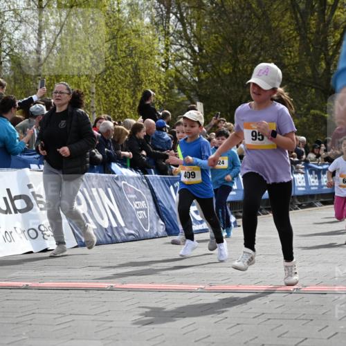 12.04.2026 - 45. Internationalen Wilhelmsburger Insellauf J. Mangold http://msf.ph/oto/9522319 12.04.2026 14:21:59 Ziel 974, 482, 236, 810, 488, 814, 95, 409, 595, 673, 924, 824 meine-sportfotos.de